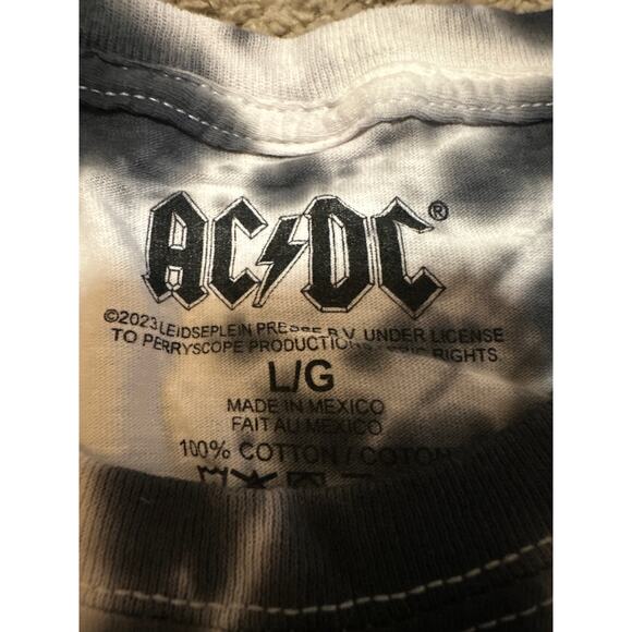 Merch Traffic AC/DC Back in Black Tie Dye Graphic Tee Shirt Size Large New - Picture 3 of 3